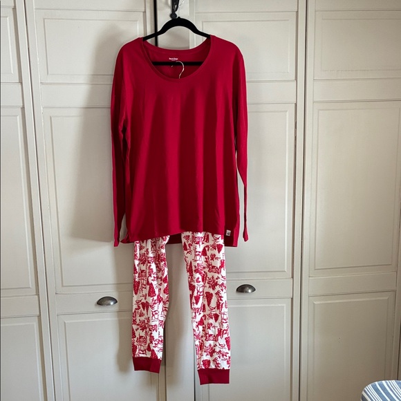 Burt's Bees Other - Burt's Bees Family Jammies Adult XL Red with White Patterned Pants NWT